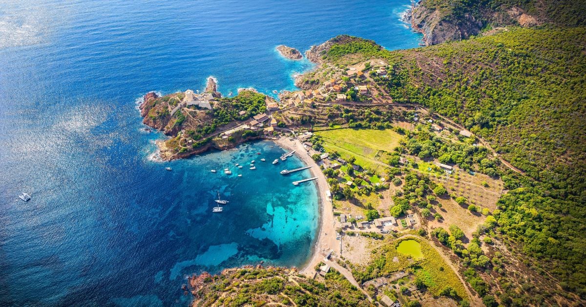 La Corse veut vous faire venir, elle est prête à payer votre billet