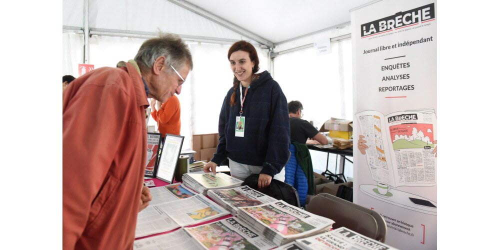 La place Dorian abrite les éditeurs locaux, notamment le journal indépendant en version papier La Brèche. Photo Sonia Barcet
