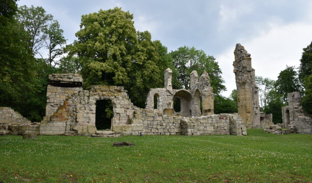 La tour, les bunkers et les ruines de l'église Saint-Germain, sur la butte de Montfaucon. Photo d'archives Camille Rannou