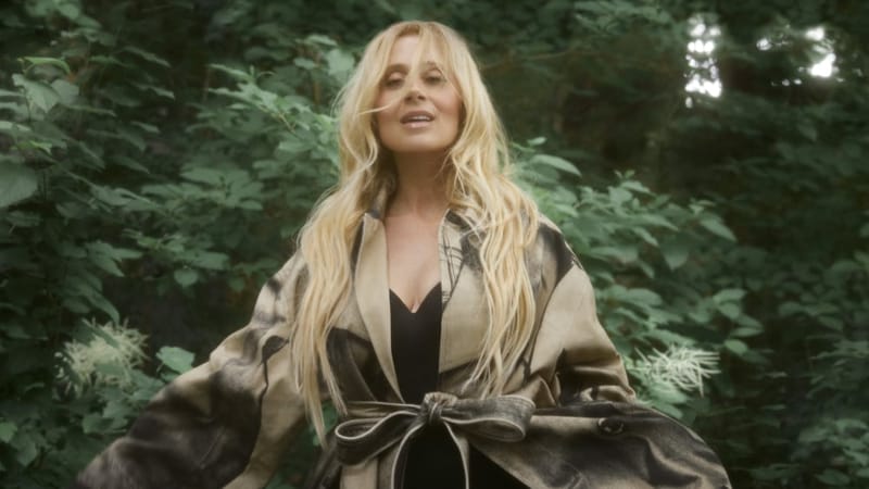 Lara Fabian chantera ses nouvelles chansons et ses tubes comme "Je t'aime".
