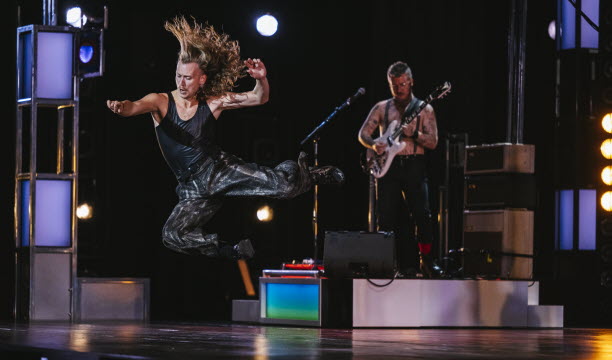 Le Nancéien Vladimir Duparc dans  la pièce « Stéréo » du chorégraphe Philippe Découflé. Photo Paul Bourdrel