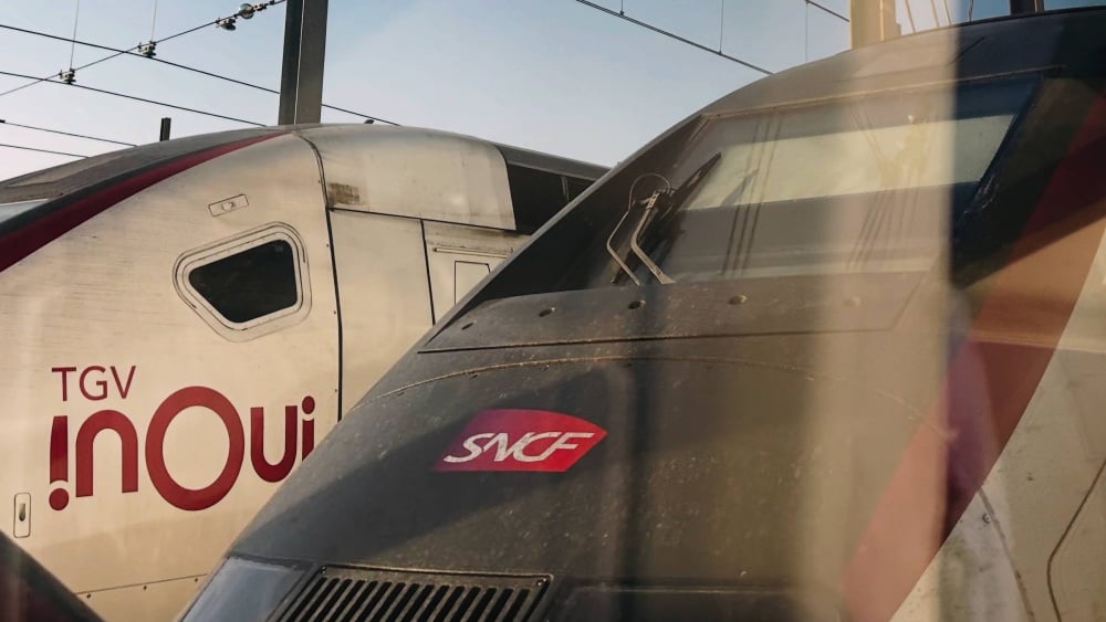 Les pompiers interviennent pour secourir un voyageur dans un TGV reliant Nice à Paris, via Marseille
