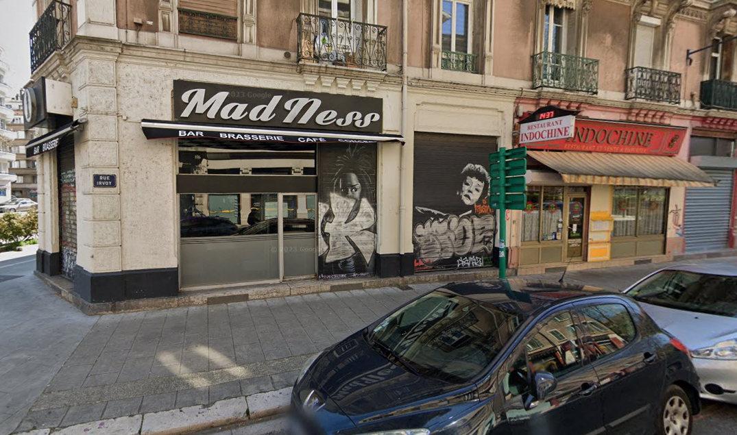 Grenoble. Un incendie se déclare dans ce bar, les habitants de l'immeuble évacués en urgence