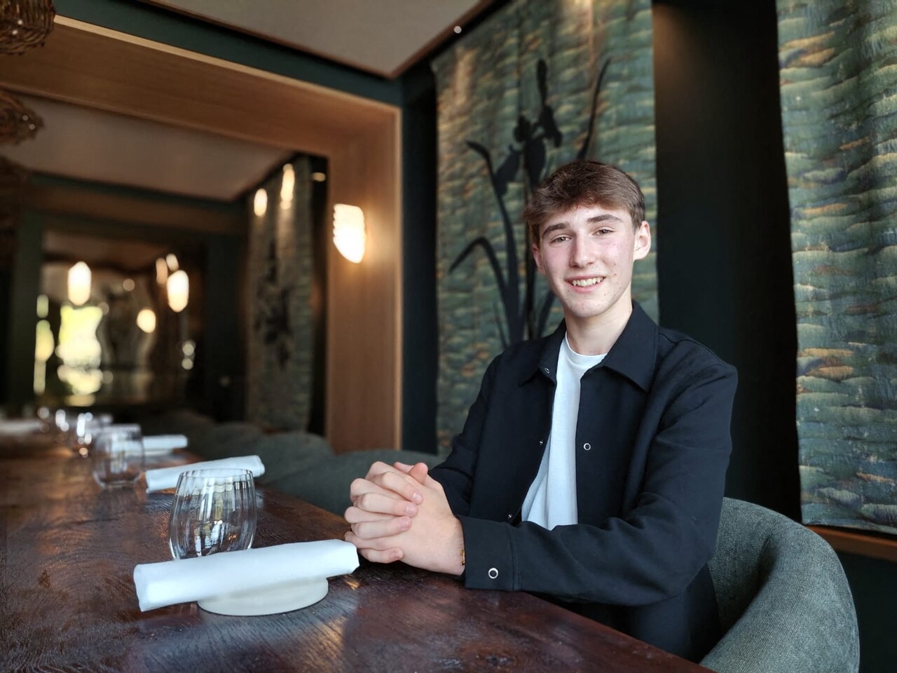 serveur dans un restaurant étoilé à 16 ans, Mahé est meilleur apprenti de France