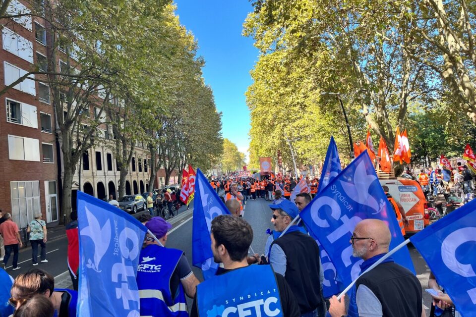 Le cortège s'élance depuis Saint-Cyprien.