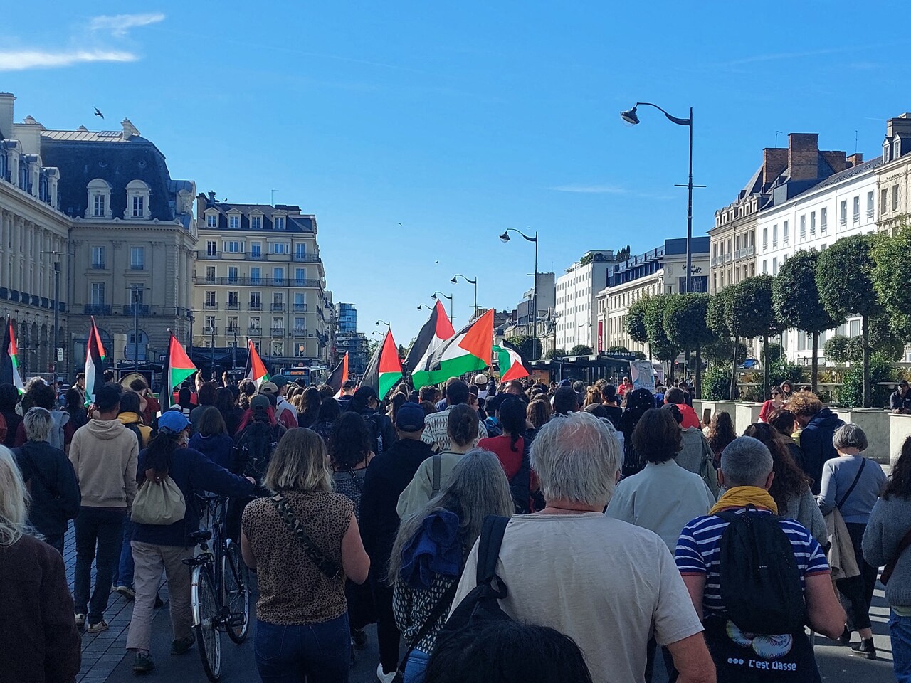 Flottille pour Gaza interceptée avec la députée Marie Mesmeur. Des centaines de personnes manifestent à Rennes