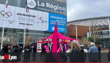 À Lyon, le ras-le-bol des associations devant l'hôtel de Région