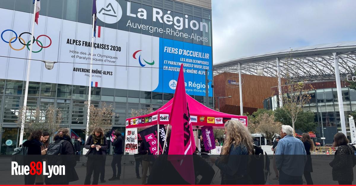 À Lyon, le ras-le-bol des associations devant l'hôtel de Région