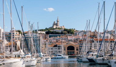 Marseille serre la vis, les cars de tourisme seront bannis du Vieux-Port