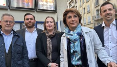 La droite en "manif" devant le Pathé à Marseille pour soutenir le film "Sacré Cœur"