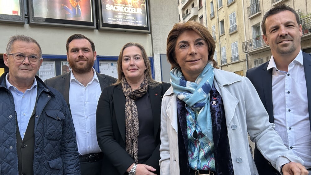 La droite en "manif" devant le Pathé à Marseille pour soutenir le film "Sacré Cœur"