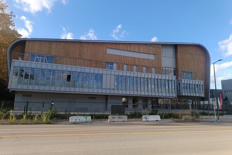 400 personnes travaillent actuellement dans le nouveau lieu.