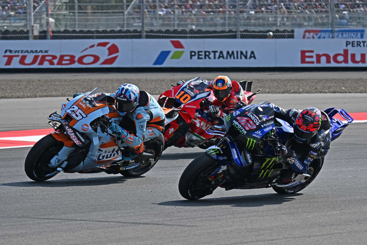 MotoGP Mandalika 2025 : Raul Fernandez (n°25) devant Luca Marini (n°10) en pleine lutte lors du GP d’Indonésie