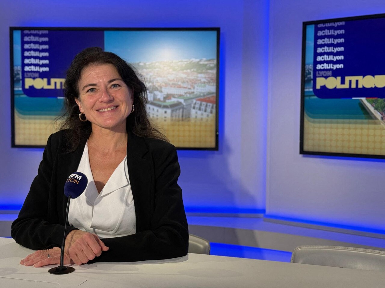 Nathalie Perrin-Gilbert précise la gratuité des TCL et fait une annonce