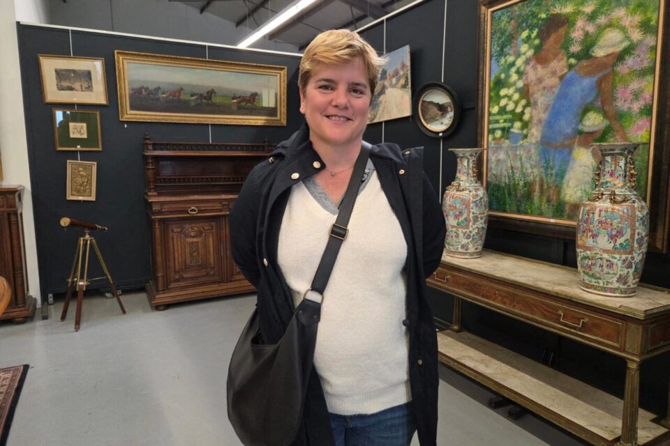 Nathalie est venue de Seine-et-Marne pour assister à la vente aux enchères des manuscrits de Jean Jaurès, à Rennes.