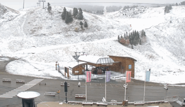 La neige tombe sur cette station de ski près de Grenoble, d'autres chutes annoncées