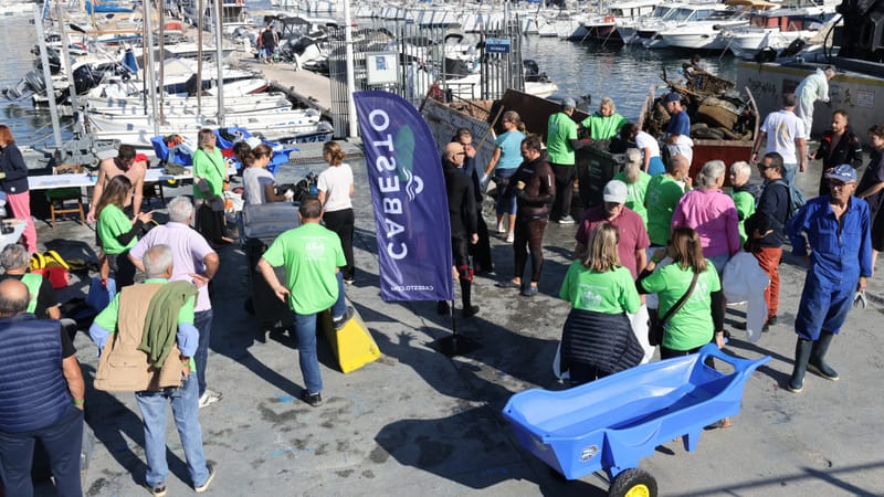 450 bénévoles dont 70 plongeurs s'étaient rassemblés dès ce samedi 18 octobre au matin pour nettoyer le Vieux-Port.