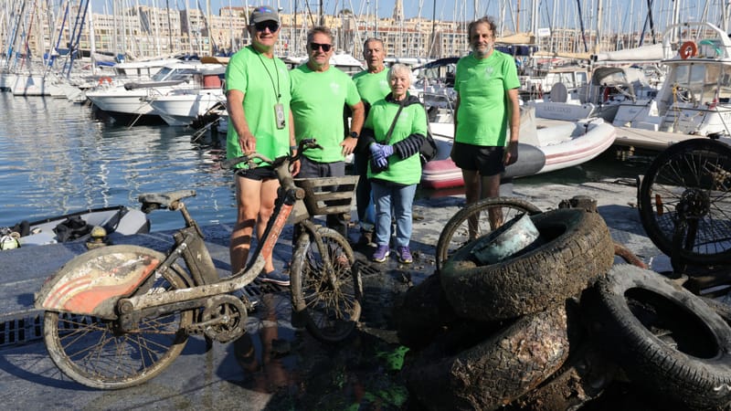 450 bénévoles dont 70 plongeurs s'étaient rassemblés dès ce samedi 18 octobre au matin pour nettoyer le Vieux-Port.