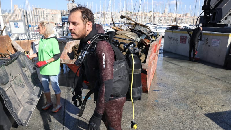 450 bénévoles dont 70 plongeurs s'étaient rassemblés dès ce samedi 18 octobre au matin pour nettoyer le Vieux-Port.