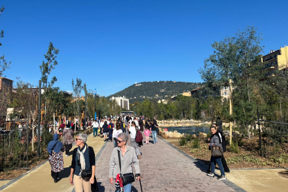 Les Niçois étaient très nombreux dans les allées de la nouvelle promenade du Paillon, ce mercredi 22 octobre 2025.