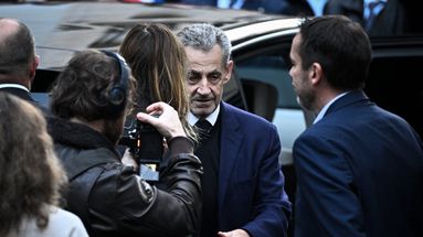 Nicolas Sarkozy quitte son domicile pour être incarcéré à la prison de la Santé, le 21 octobre 2025.