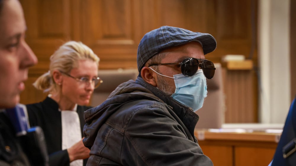 Viols de Mazan : la diffusion des vidéos décalée à mercredi, des féministes devant le tribunal... suivez le procès en appel - La Provence