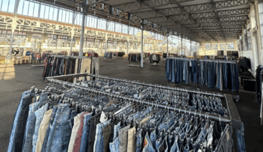 Une vente géante de vêtements de seconde main organisée ce week-end à Nantes