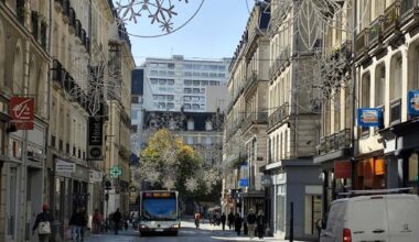 les décorations commencent déjà à être installées, voici quand débuteront les illuminations