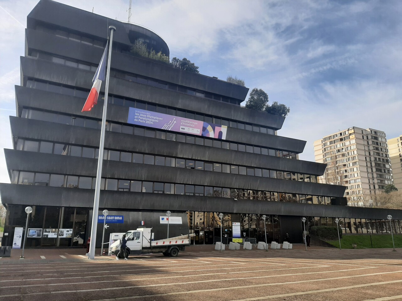 En Ile-de-France, ces préfectures sont débordées plongeant de nombreux étrangers dans une grande incertitude