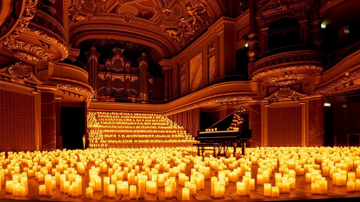 À Paris, ces concerts à la bougie rejouent des musiques cultes d'Halloween