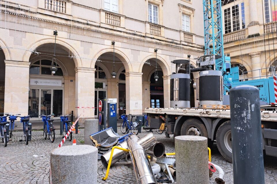 Avec les engins et le matériel du chantier, impossible d'installer tables et chaises, comme à l'accoutumée.