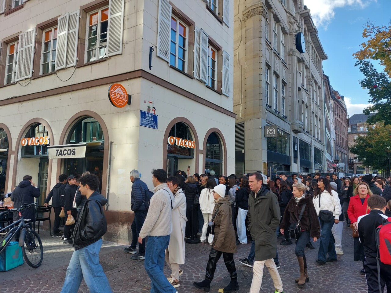 Strasbourg. Des centaines de personnes attendent devant cette boutique du centre-ville : voici pourquoi