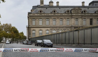 Deux suspects arrêtés pour le cambriolage du Louvre, budget 2026 : des amendements et une taxe Zucman light proposée par le PS, l’Allemagne manifeste contre les propos racistes de son chancelier… Ce qu’il ne fallait pas manquer ce week-end