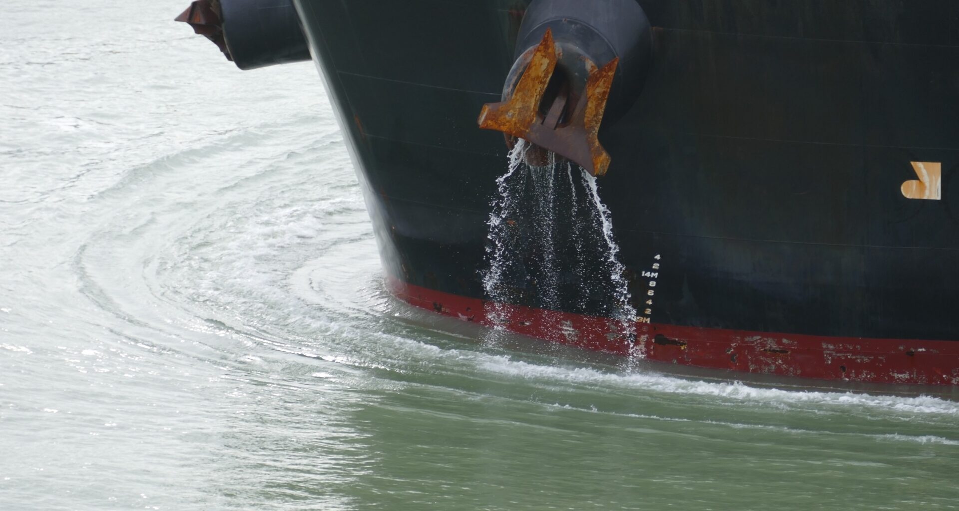 Un pétrolier de la flotte fantôme russe arraisonné devant Saint-Nazaire