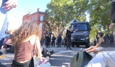 comment les syndicats gèrent la présence des black blocs en manif'