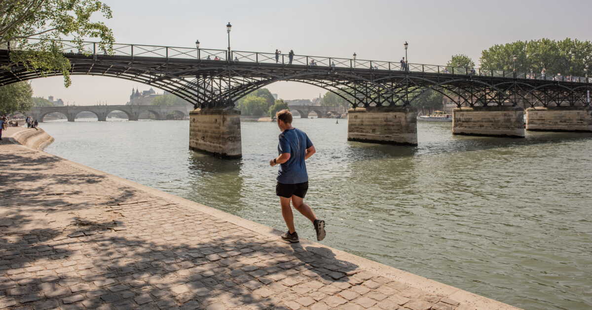 Paris : un quinquagénaire violemment agressé et poussé dans la Seine par un groupe de cinq individus