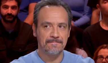 Père de 7 enfants, Alexandre Astier (Kaamelott) ne mâche pas ses mots sur l’éducation : “Lamentable !”