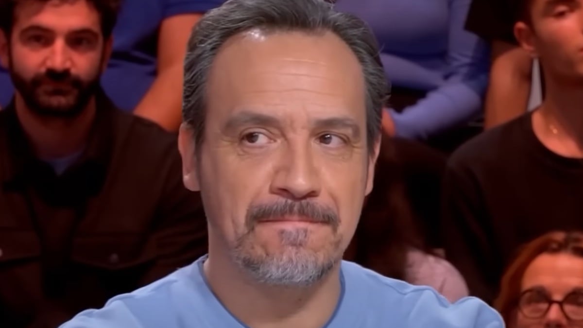 Père de 7 enfants, Alexandre Astier (Kaamelott) ne mâche pas ses mots sur l’éducation : “Lamentable !”