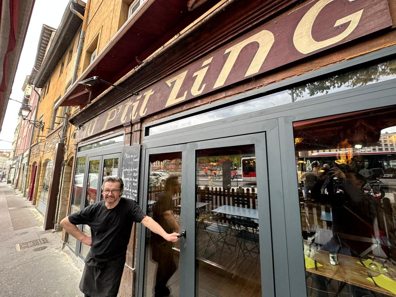 Lyon. Ce bar trop généreux visé par le fisc est sauvé pour le moment : "La bataille continue"