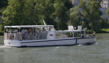 la navette fluviale à l'arrêt à Lyon
