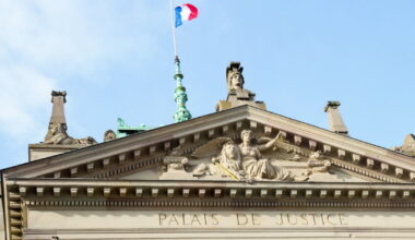l'homme qui a échappé aux flammes se livre devant la cours d'assises
