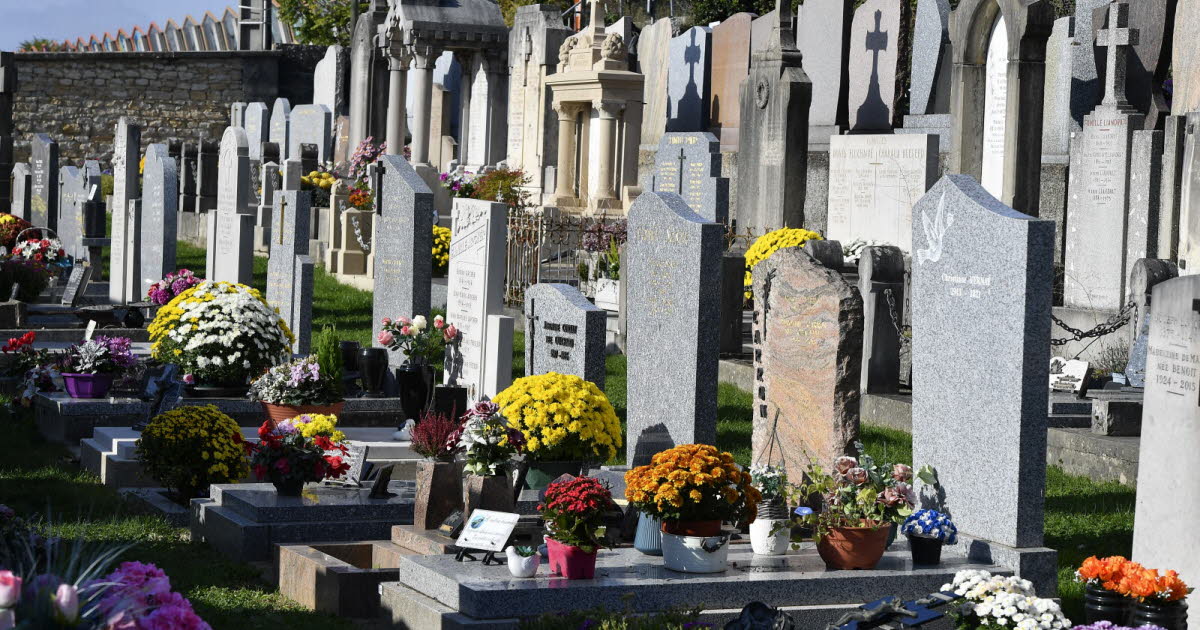 le corps d’un homme mort depuis plus 10 ans découvert dans un cimetière