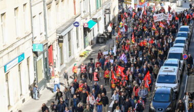 1 400 manifestants dans les rues et un départ de feu
