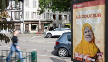 campagne seniors inflammable, traité végétalien, femmes dans la rue