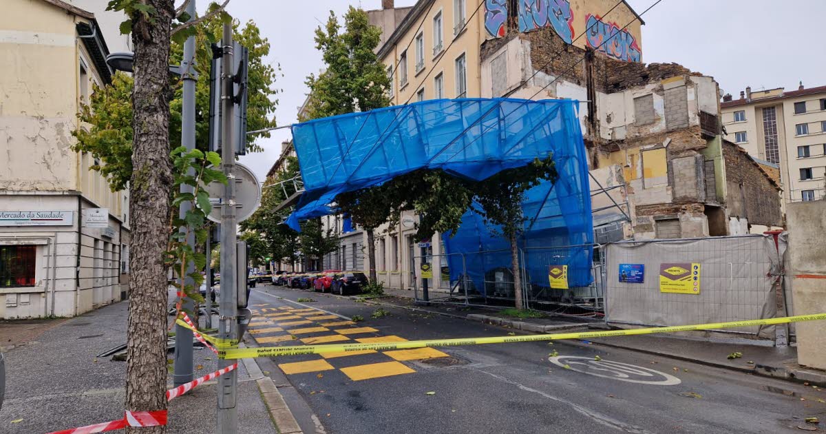 un échafaudage s’effondre, la rue de Bourgogne coupée