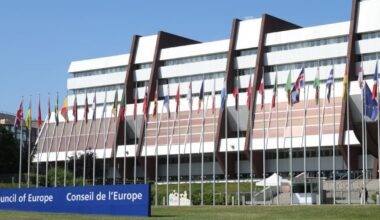 les fonctionnaires européens ne peuvent pas être des élus