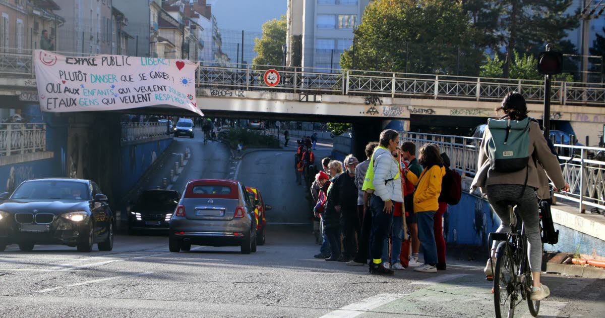 Grenoble. Ils réclament sans délais une piste cyclable cours Berriat : « Les opposants à ce projet n’ont pas le monopole du débat public »