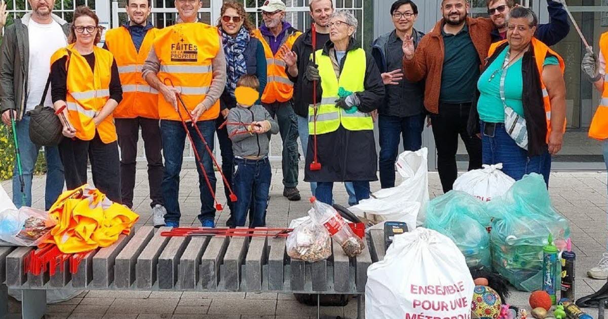 inventaire à la Prévert lors du nettoyage populaire dans le quartier des Girondins