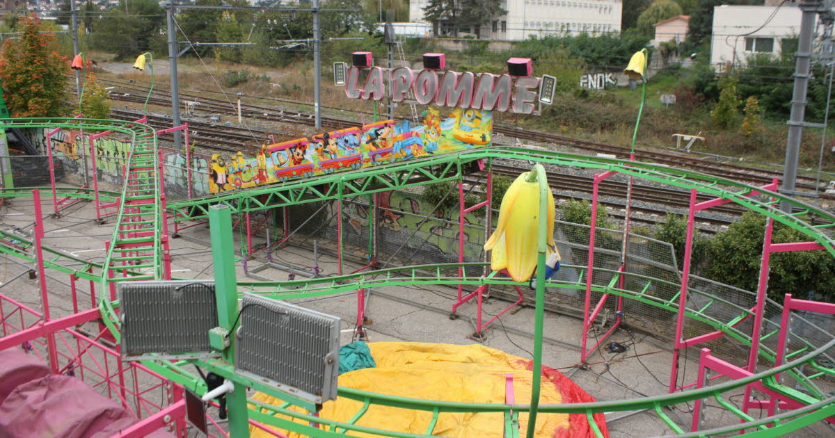 les forains sont à pied d’œuvre pour installer leurs 200 attractions