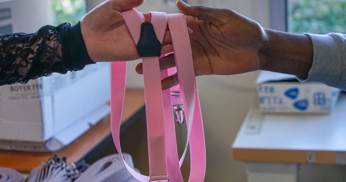 l’entreprise Boyer confectionne et offre des bretelles roses à la Ligue contre le cancer